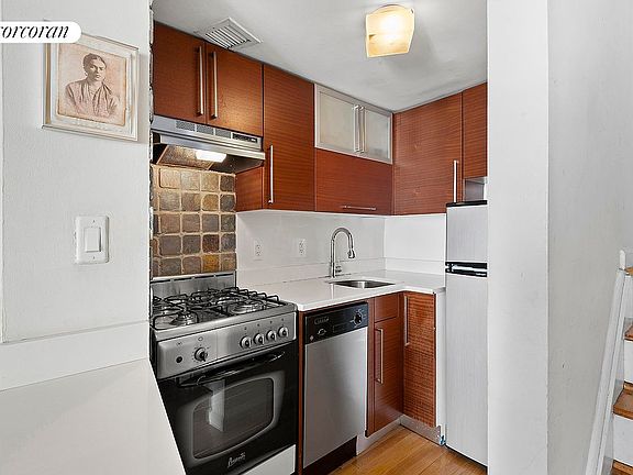 4th image of 184 Thompson St APT 6K