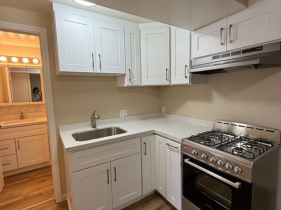 2nd image of 2324 Quintara St #A