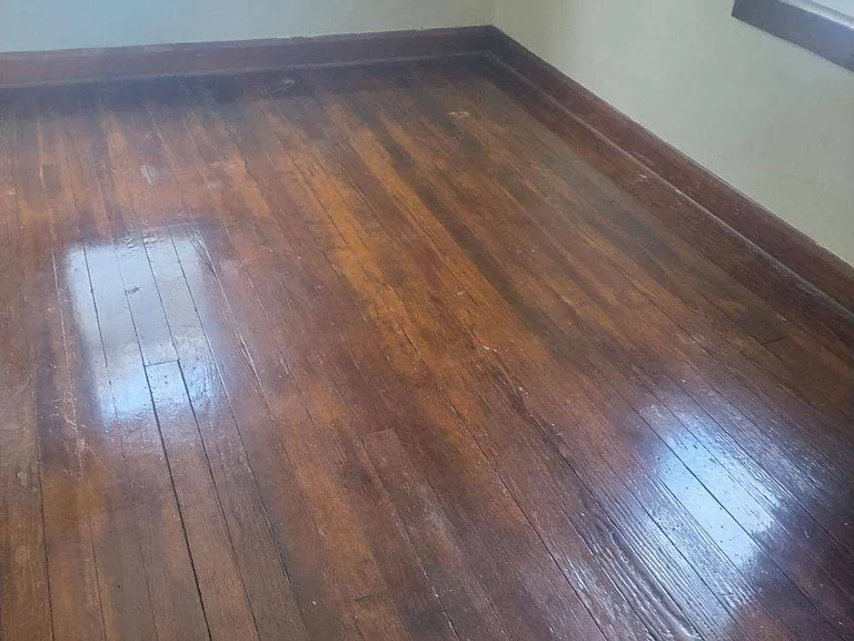 531 E Oakland St — Photo 6