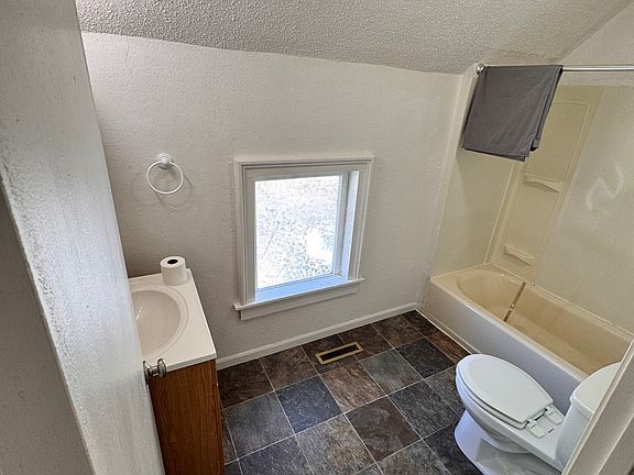5th image of 214 W Douglas St #214