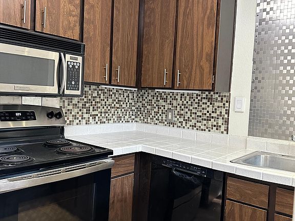 3rd image of 615 Woodside Sierra Unit 4