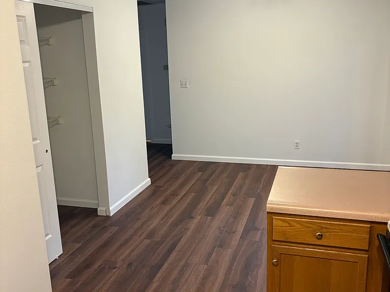 438 Glendell Ln — Photo 13