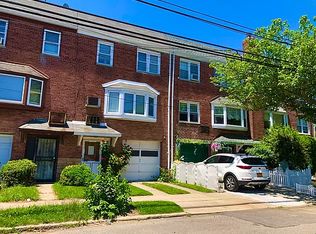 4606 189th St, Flushing, NY 11358