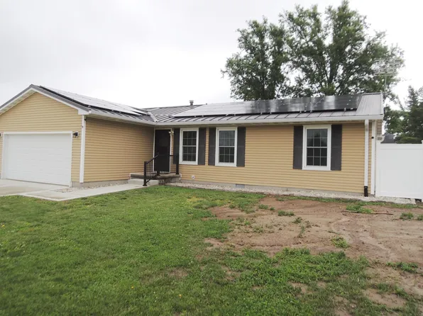 712 N Idler Ln, Greenville, IL 62246