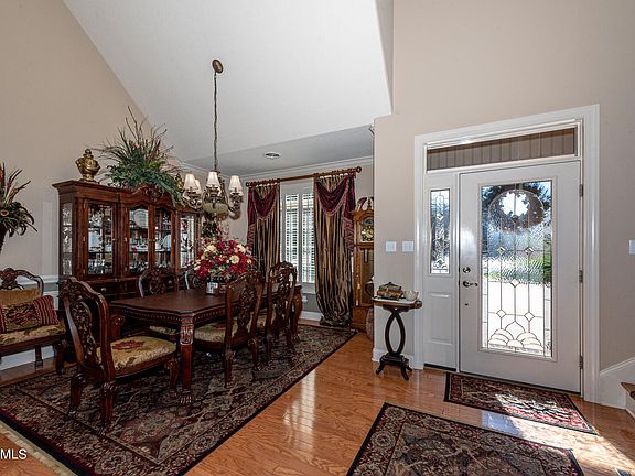 5th image of 275 Savannah Park Dr