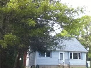 129 Chanel Dr E, Shirley, NY 11967