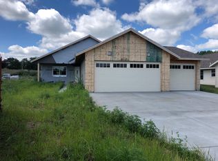1863 Ladbrook Ln, Saint Cloud, MN 56303