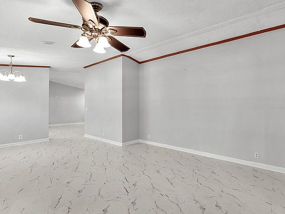 5th image of 89 Arapaho Ave