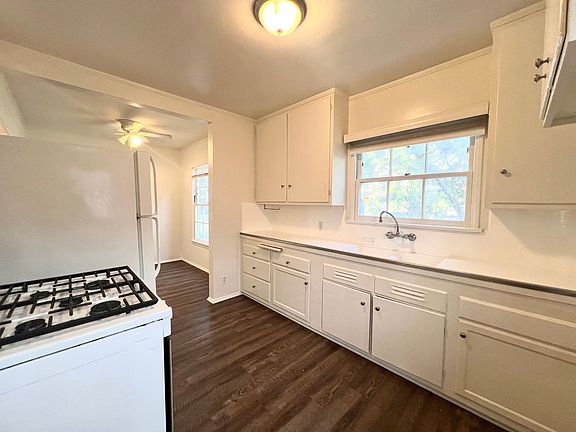 3rd image of 3950 Los Feliz Blvd #120
