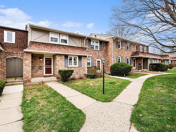 2nd image of 2535 Dover Ln #31