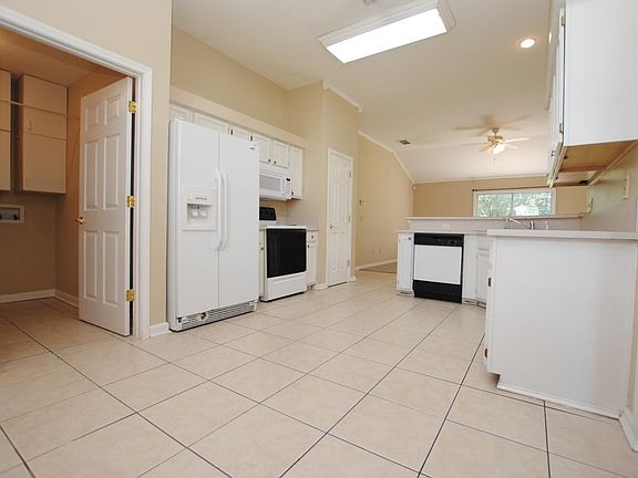 4th image of 1676 Northglen Cir