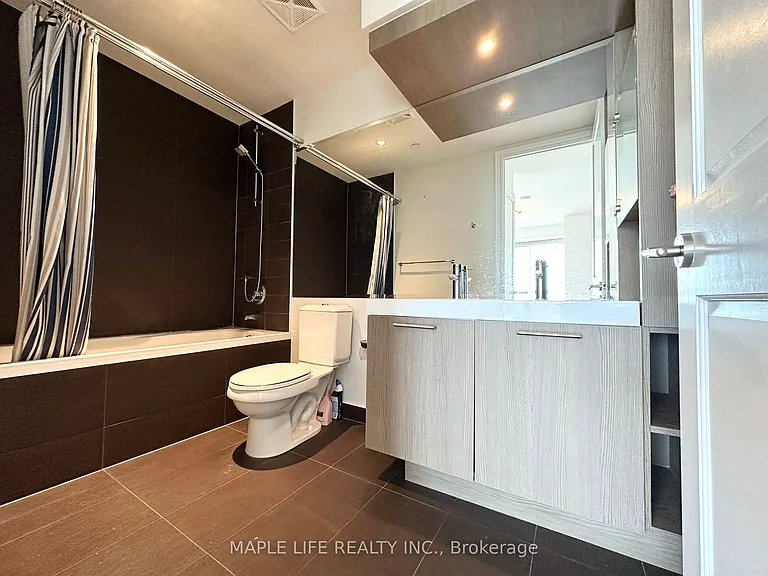 388 Yonge St #7110 — Photo 17