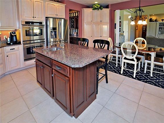 5th image of 132 Woodhaven Dr