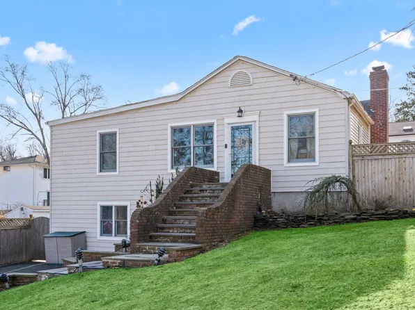 47 Maple Road, Kings Park, NY 11754