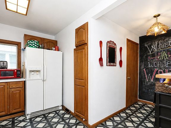 4th image of 725 Morton Ave