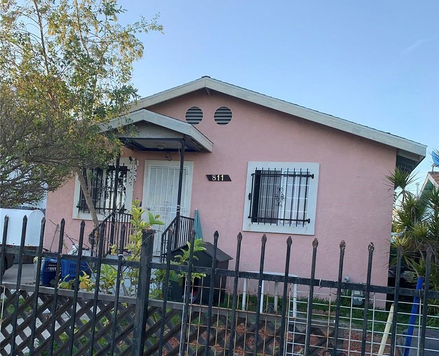 1st image of 811 E 106th St