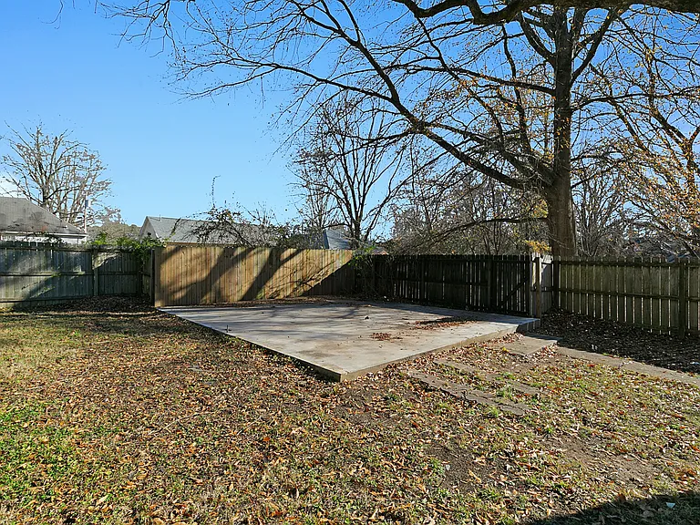 60 Russell Rd — Photo 16