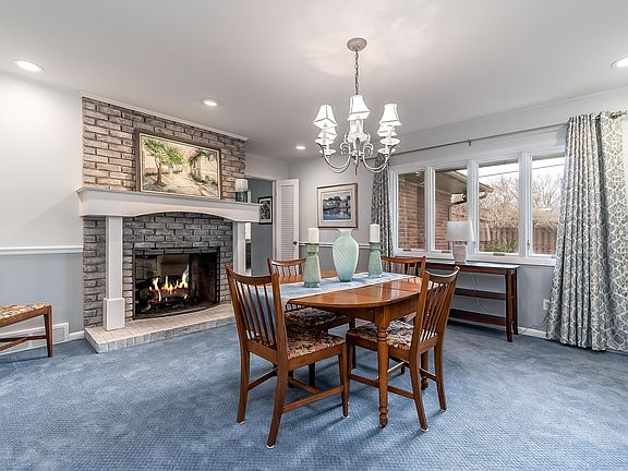 3rd image of 3905 Lyon Dr