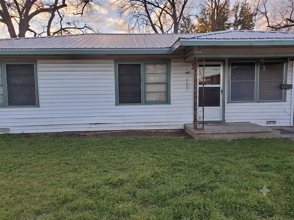 1st image of 1204 N Fannin Ave