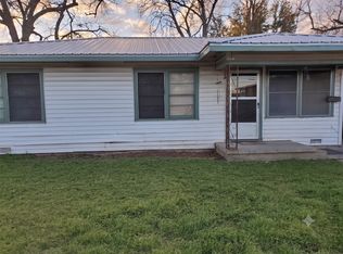1204 N Fannin Ave, Cameron, TX 76520