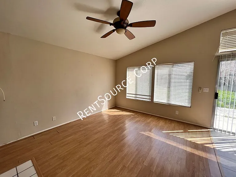 3424 Amber St — Photo 5