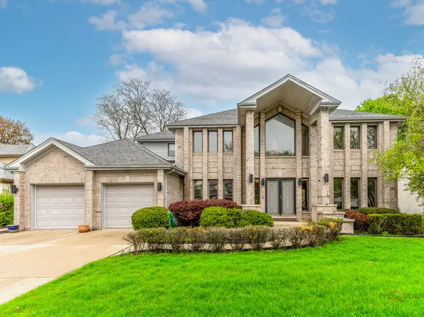 2755 Manu Ct, Glenview, IL 60026