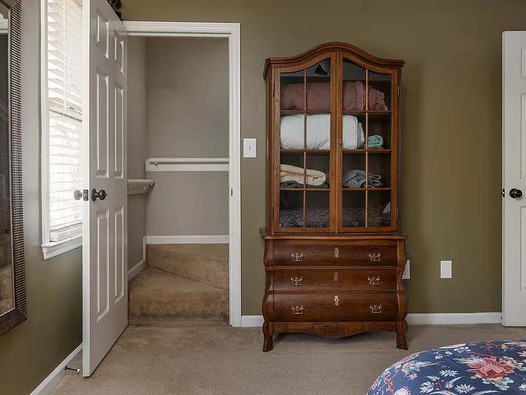 864 Hilton Dr — Photo 13