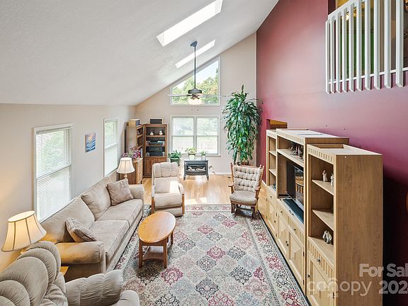 5th image of 1011 Linnaean Dr