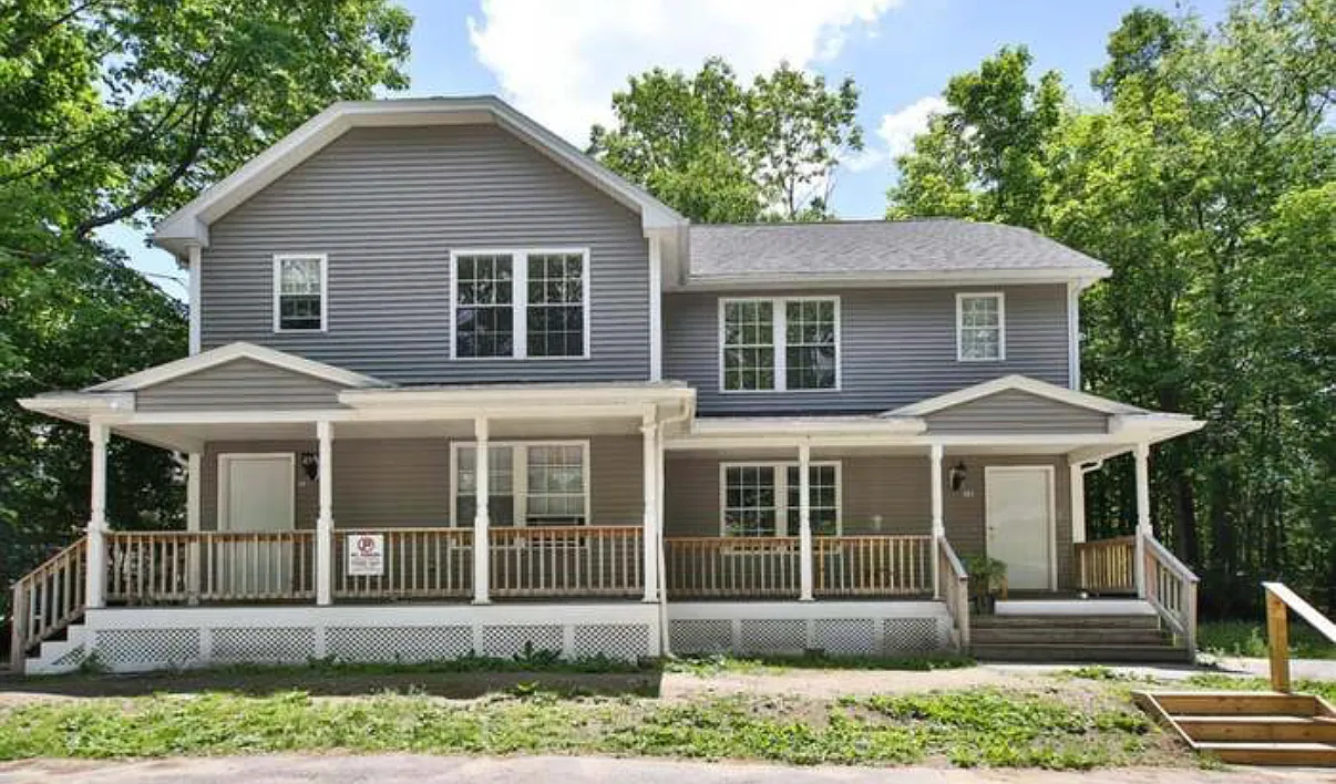 6 bed, $7,800 — Photo 1
