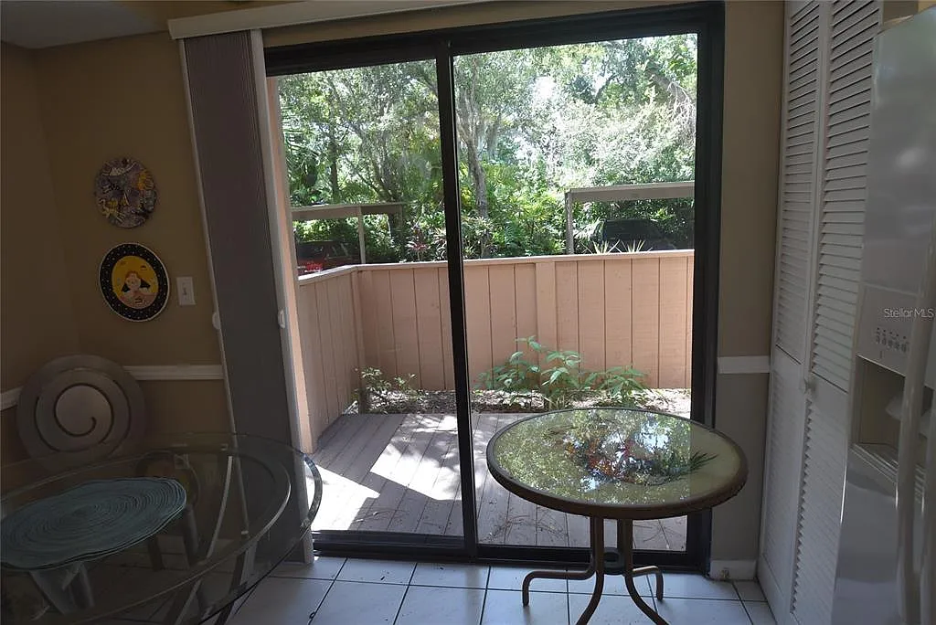 3 bed, 2.0 bath, 1283 sqft, $4,500 — Photo 4