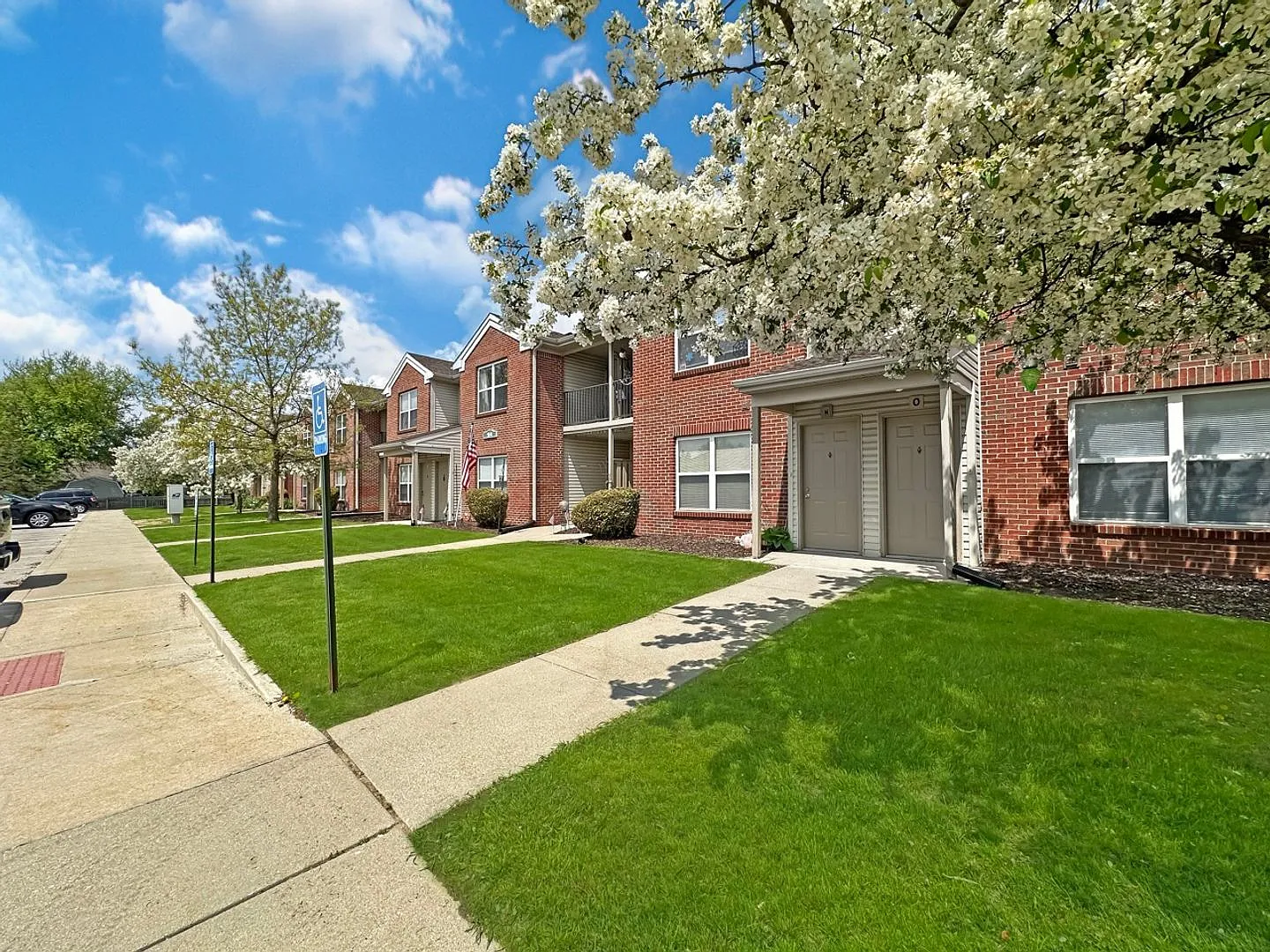 Adrian College Less than 2 miles away Sand Creek 1 Bedroom Rent $999/month — Photo 2