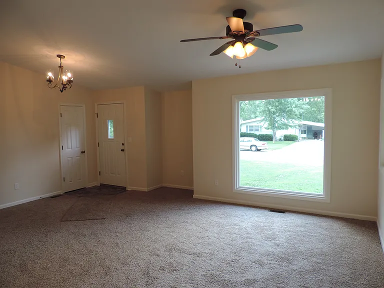 804 E Clark St — Photo 3