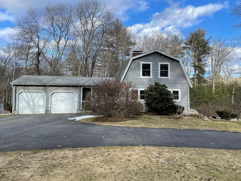 310 Salem St — Photo 1