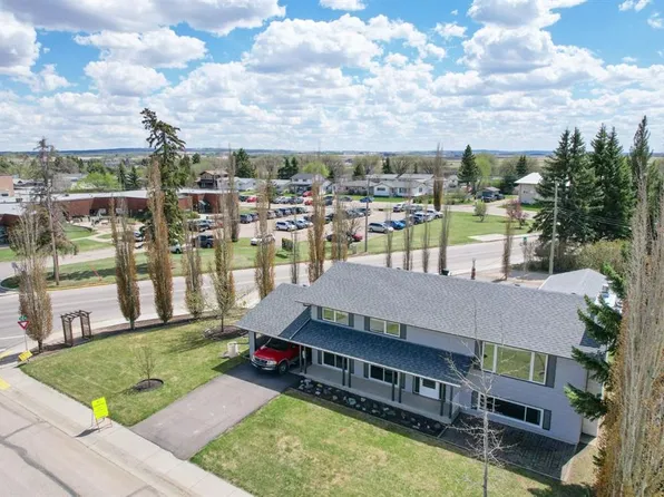 5607 N 48th Ave, Lacombe, AB T4L 1M7