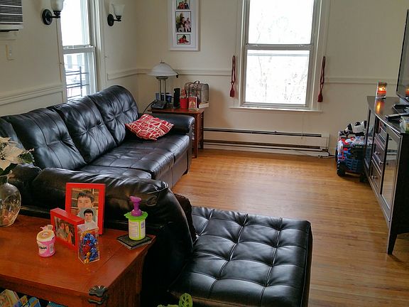 3rd image of 350 Oakland Ave