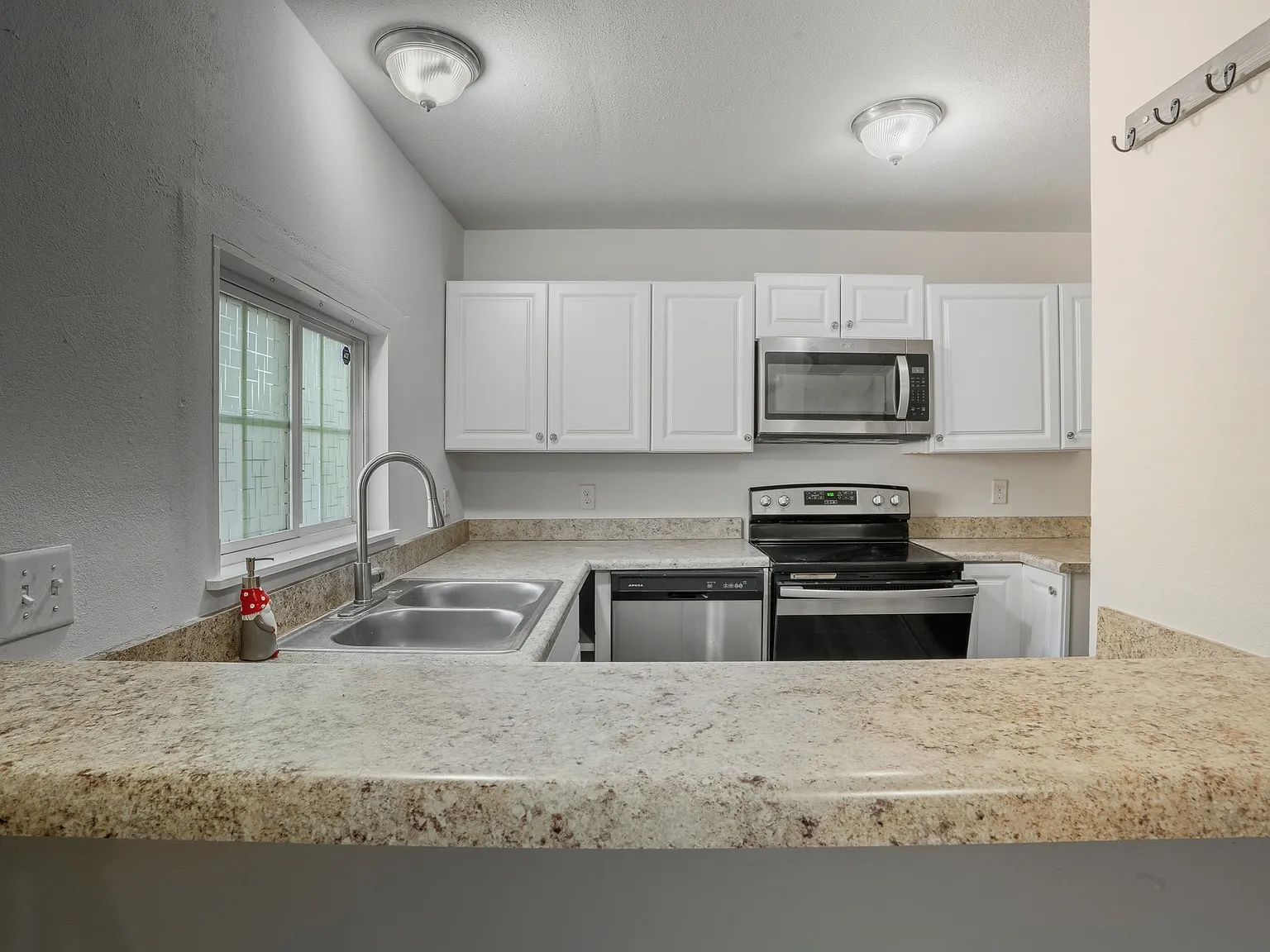 4 bed, 1578 sqft, $1,800 — Photo 4
