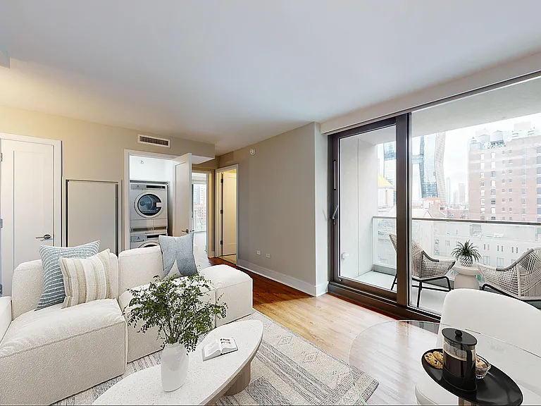 237 E 34th St #1506 — Photo 1