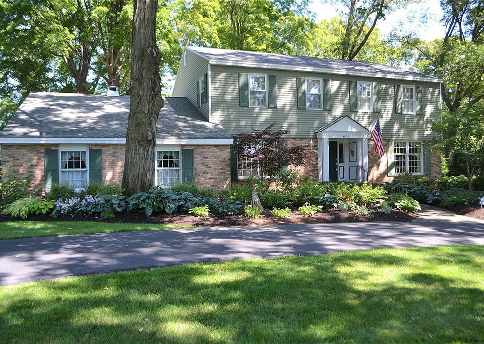 1st image of 54 Wincrest Dr