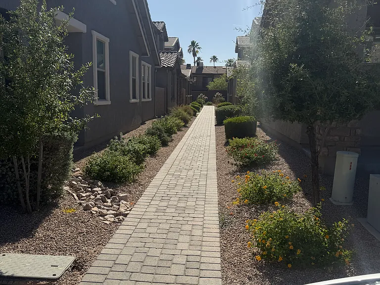 156 N 56th Pl — Photo 4