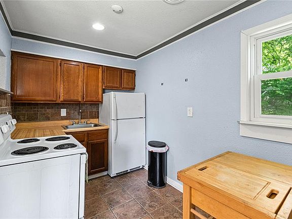 3rd image of 6203 N Main St
