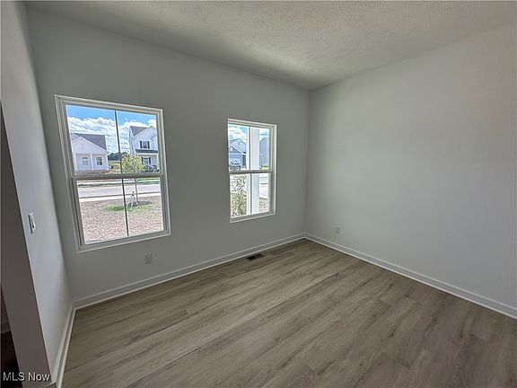 3rd image of 2981 McIntosh Dr NE