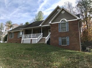 226 Clearwater Dr, Wilkesboro, NC 28697