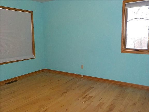 4th image of 3242 Durland Dr