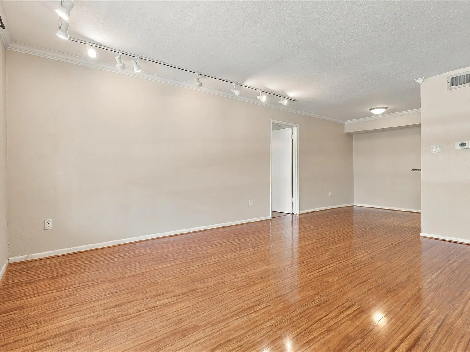 2 bed, 2.0 bath, 1040 sqft, $1,450 — Photo 3
