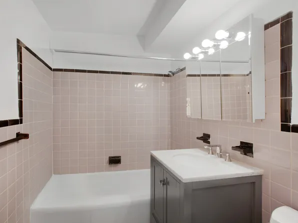 233 East 69th Street image 6 of 8