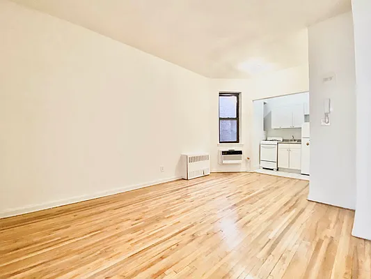 Rented by Bond New York | media 3