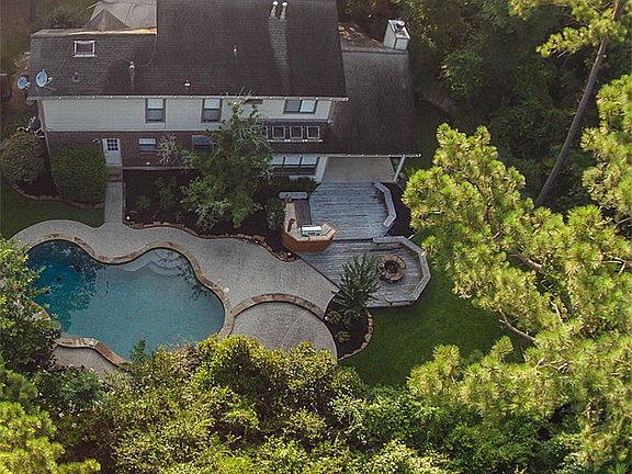 Aerial view of backyard, surrounded by greenbelt on 2 sides. No back neighbors!