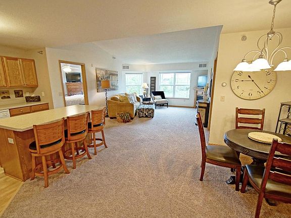 3rd image of 1341 Lake Dr W Unit B-307