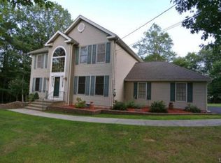 208 Dry Pond Dr, East Stroudsburg, PA 18302