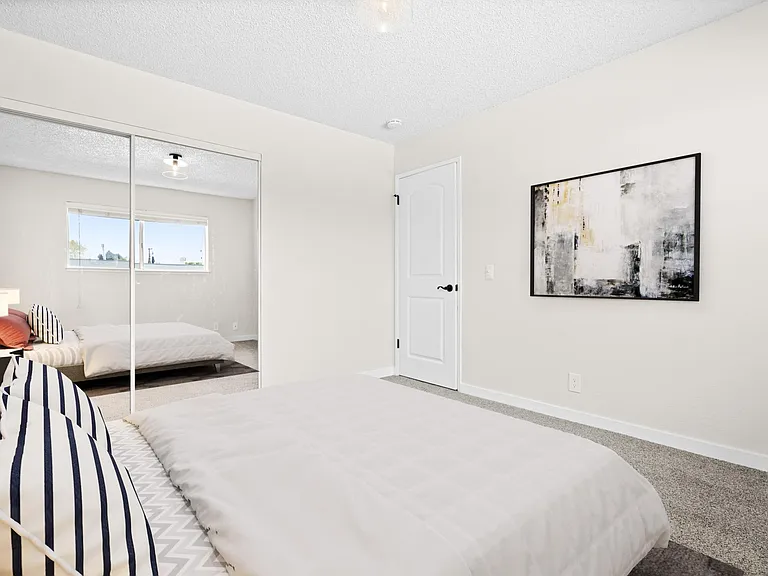740 W Valley Dr #8 — Photo 6